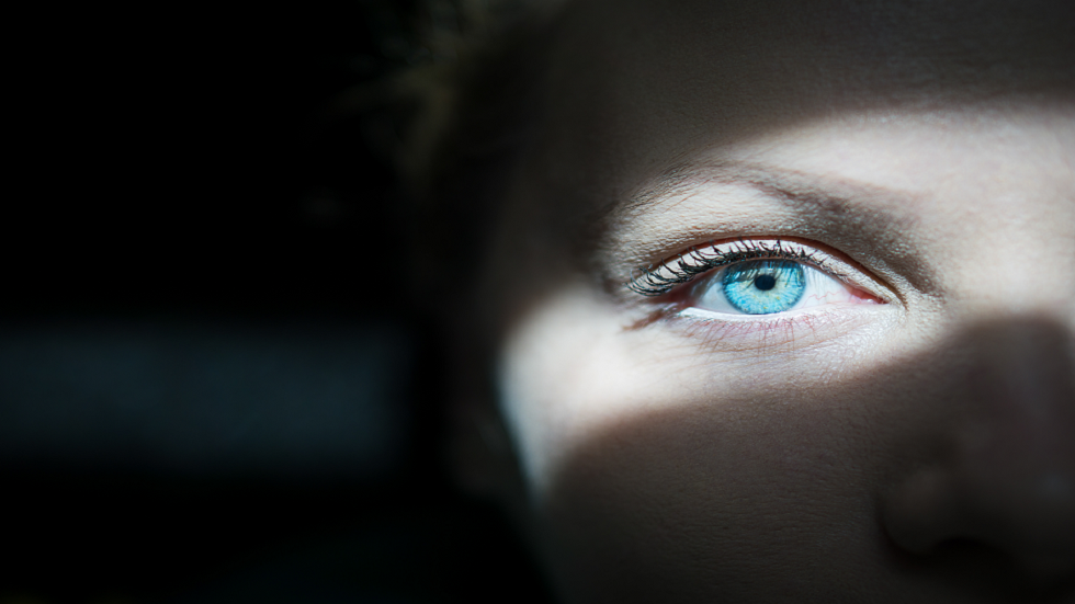 علامة في العين قد تدل على الإصابة بالسرطان!