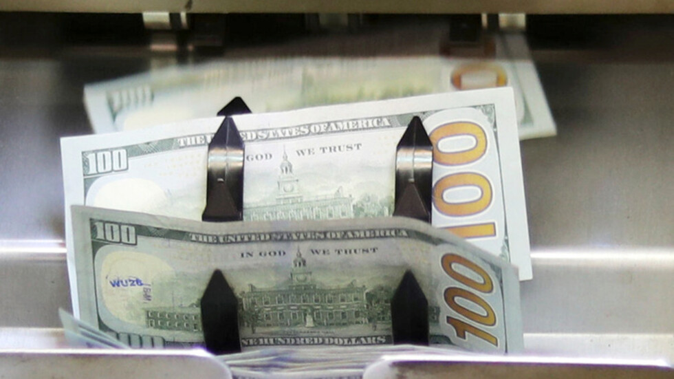 للأسبوع الثاني على التوالي.. الدولار يواصل صعوده أمام الجنيه في مصر