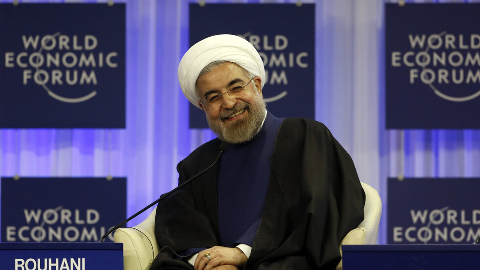 بالصور إجراءات احترازية لحماية روحاني من "كورونا"