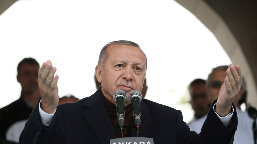 أردوغان يأمر خفر السواحل بمنع المهاجرين من عبور بحر إيجه