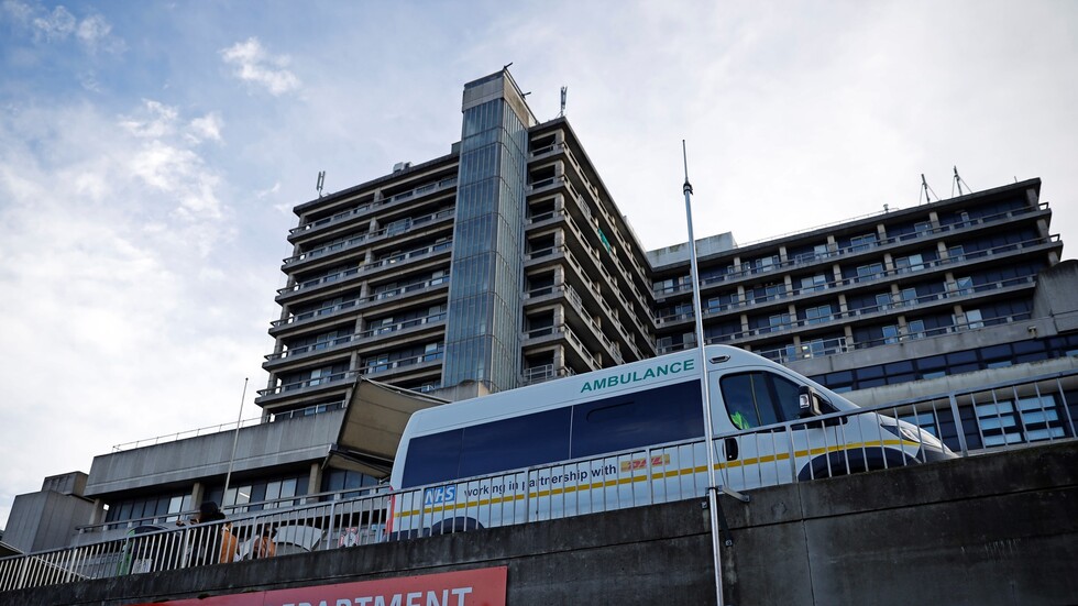 تسجيل حالة وفاة ثالثة جراء فيروس كورونا في بريطانيا