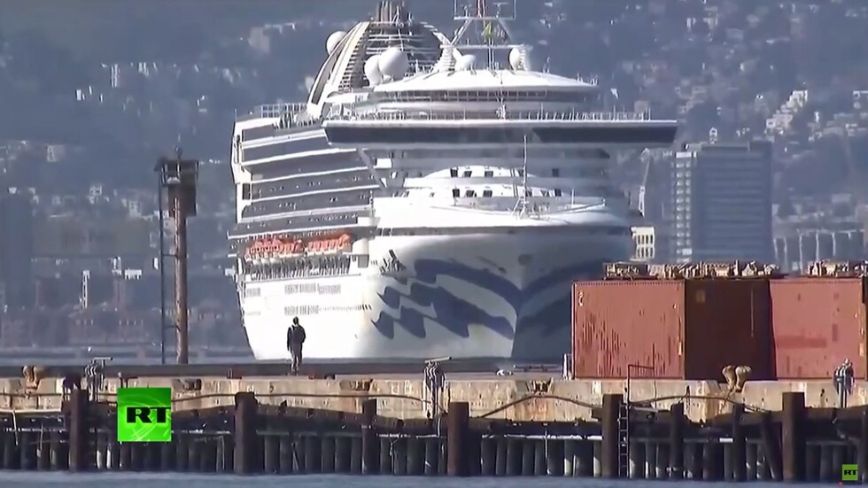 سفينة أمريكية موبوءة بكورونا تدخل ميناء أوكلاند بولاية كاليفورنيا