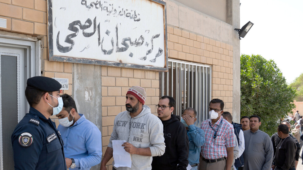 الصحة الكويتية تعلن ارتفاع عدد المصابين بـ"كورونا" إلى 69 شخصا