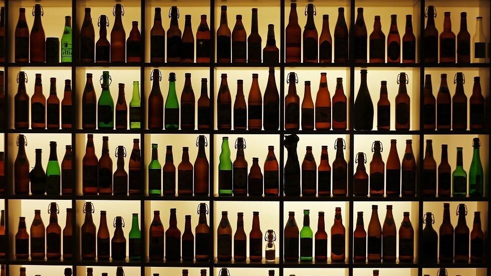 بعد يومين من حادثة مشابهة.. وفاة 12 شخصا في إيران بعد استهلاكهم مشروبات كحولية مغشوشة