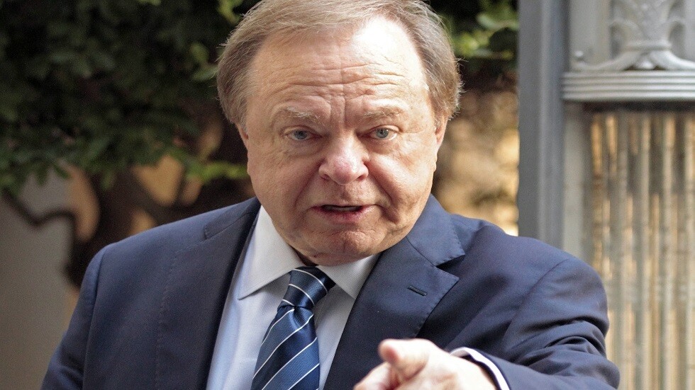 ملياردير أمريكي يهدد بمقاضاة السعودية بسبب خفضها لأسعار النفط وإغراق سوق النفط الخام