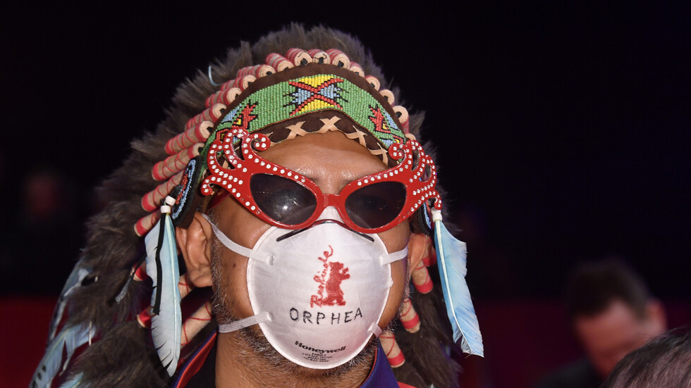 ظلال كورونا والنفط الرخيص على