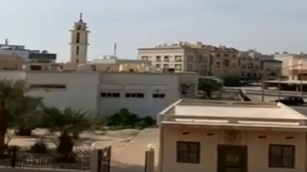 مؤذن كويتي يرفع الأذان بنداء جديد