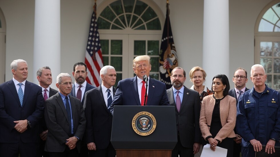 الرئيس الأمريكي يعلن حالة الطوارئ في الولايات المتحدة