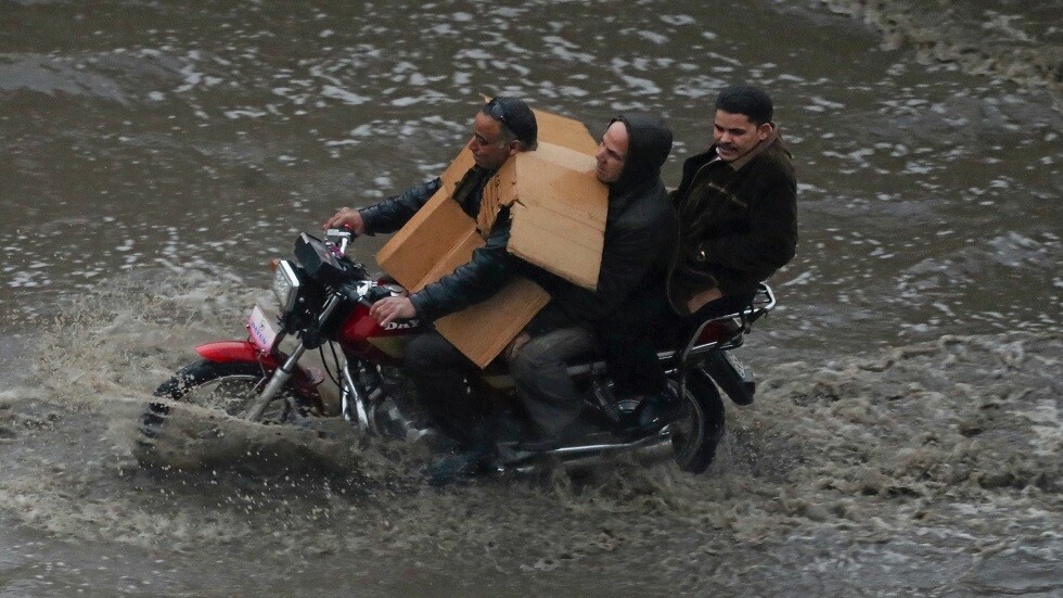 مصر.. "التنين" يقتل طفلة سقطت من سطح منزلها