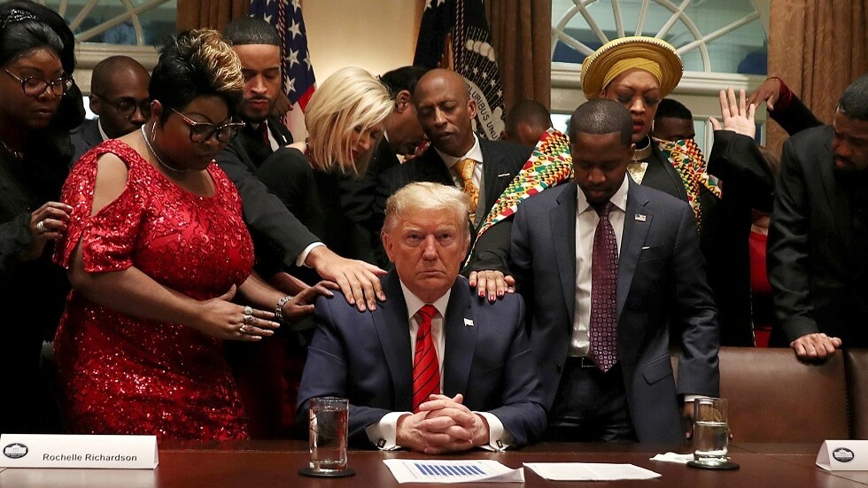 في زمن كورونا.. ترامب يدعو للصلاة