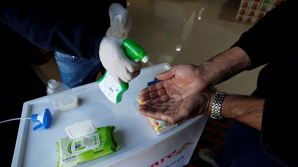 كورونا.. 3 إصابات جديدة في فلسطين وإخضاع الآلاف للحجر المنزلي