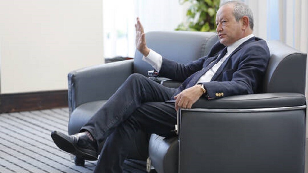 ملياردير مصري يطلب المساعدة من الحكومة