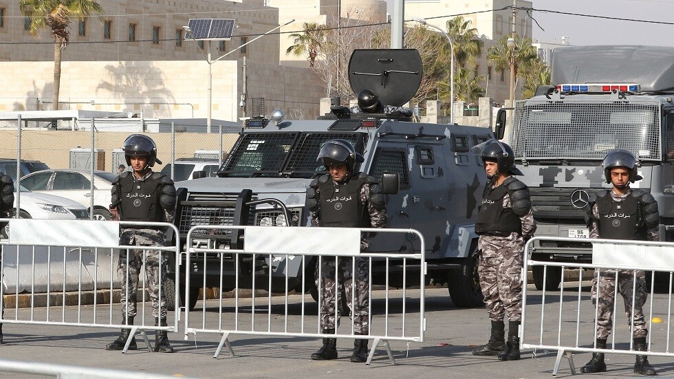 الأردن.. القبض على مصاب بكورونا فرّ من الحجر الصحي