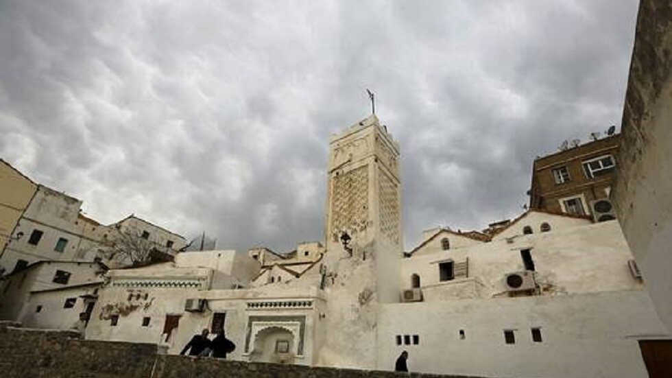 الجزائر.. فتوى تحرم ارتياد المصابين بكورونا المساجد والأماكن العامة