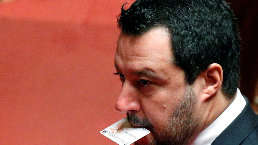 وزير الداخلية الإيطالي السابق: نعم أعترف.. ذهبت وصديقتي للتسوق!