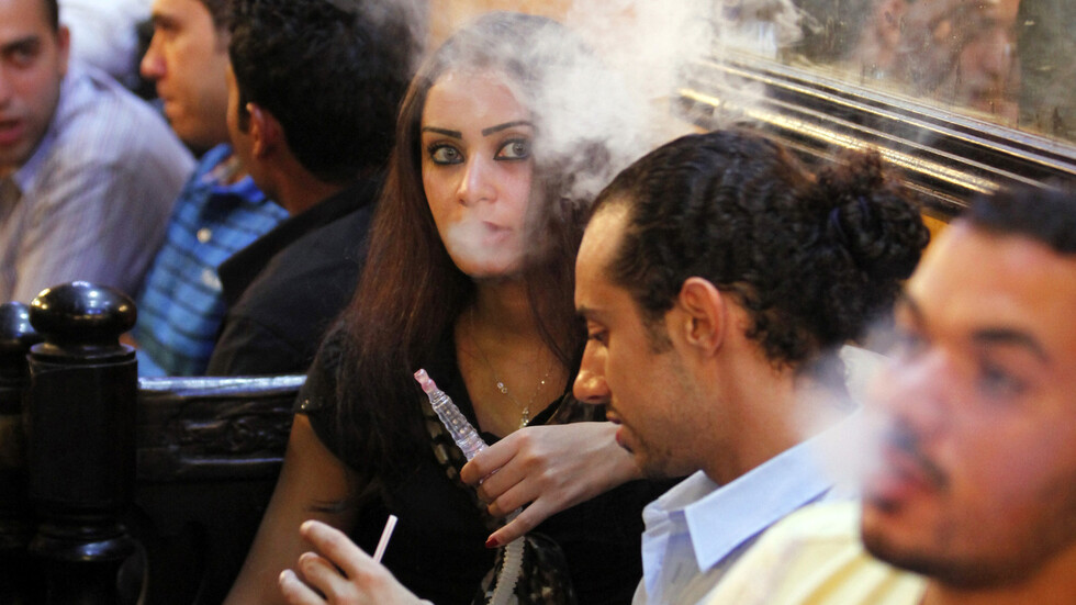 مصر.. حظر الشيشة بسبب فيروس كورونا