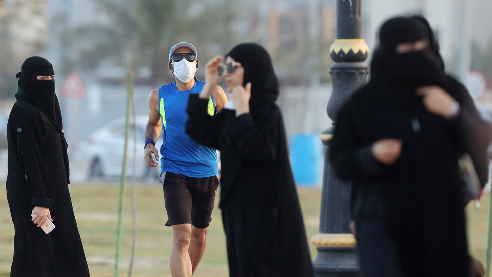 السعودية تتوقع ارتفاع إصابات كورونا وتدعو مواطنيها للالتزام بالحجر المنزلي