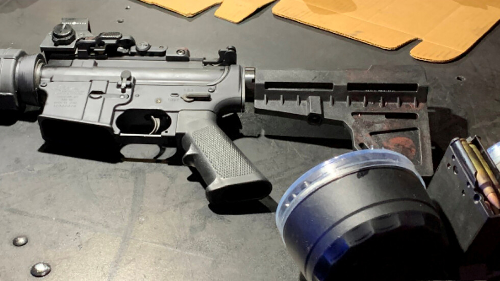 الأمريكيون يقاومون فيروس كورونا بشراء الأسلحة