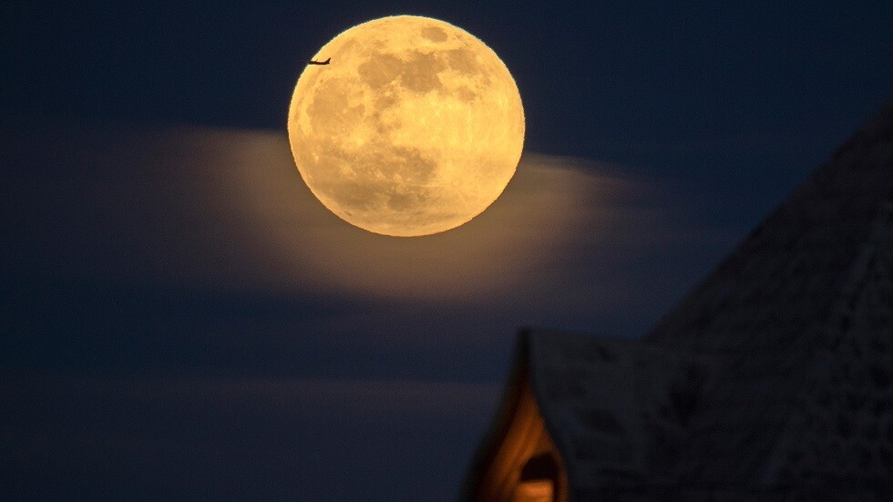 روسيا تطلق مركبة لاستكشاف القمر؟