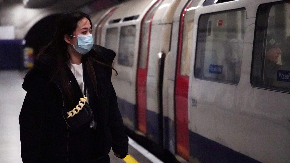 لندن تغلق 40 محطة مترو وتقلص حركة الحافلات