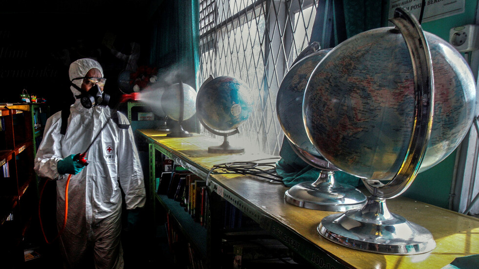 كورونا.. "الصليب الأحمر" يدعو أكبر دولة إسلامية في العالم إلى "الاستعداد للأسوأ"