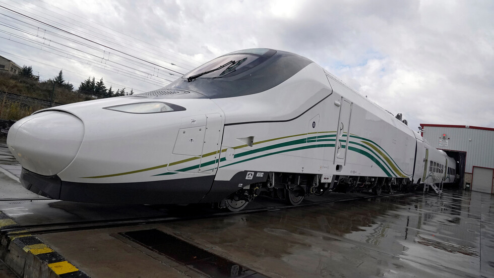 السعودية تقرر تعليق جميع رحلات الطيران الداخلي والحافلات وسيارات الأجرة والقطارات لمدة 14 يوما