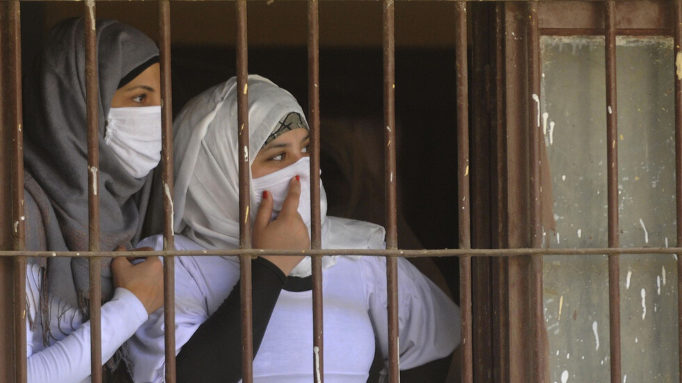 فيديوهات "كارثية" تثير الجدل في مصر لمستشفى دمياط العام حول إصابات كورونا.. ومسؤول يكشف الأمر