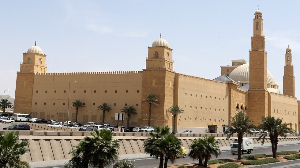 السعودية تطبق برتوكولا طبيا لمصابين بفيروس كورونا المستجد