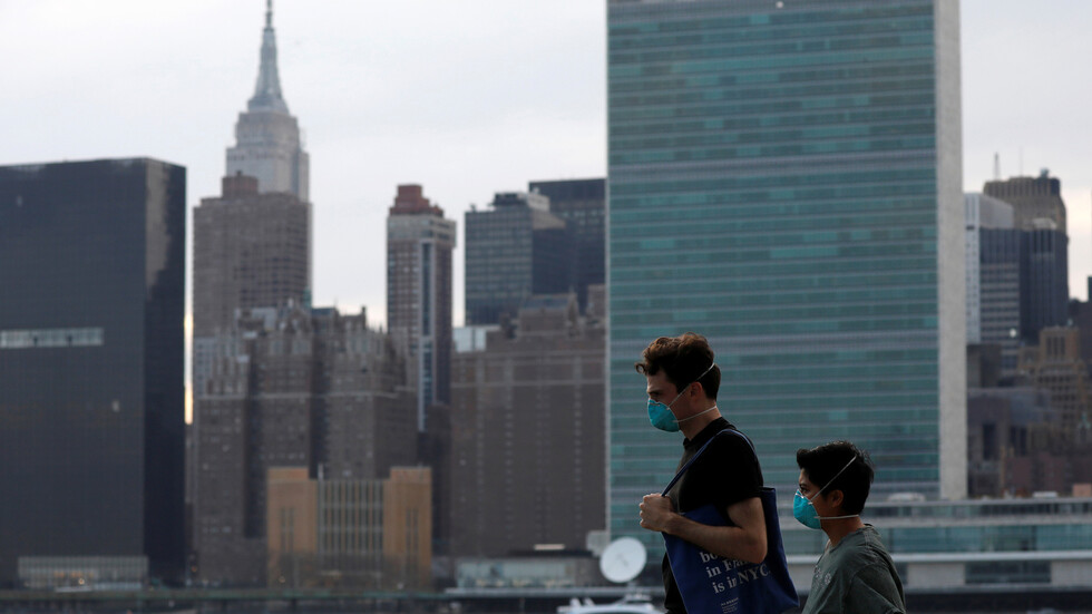 كورونا يحصد أرواح أكثر من 4 آلاف في إيطاليا ويجبر 60 مليون أمريكي على ملازمة بيوتهم