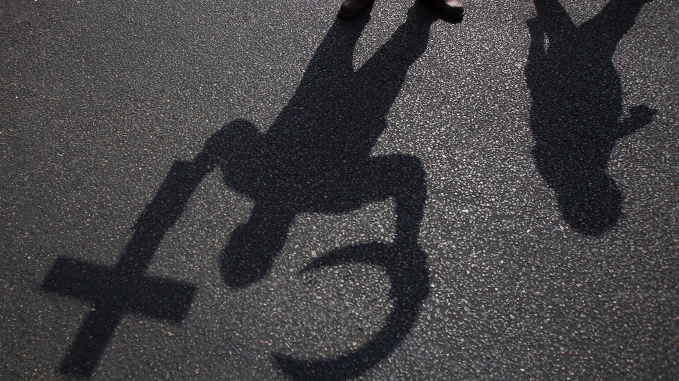 مصر...  إيقاف صلاة الجماعة والجمعة وإغلاق الكنائس تحسبا من تفشي 