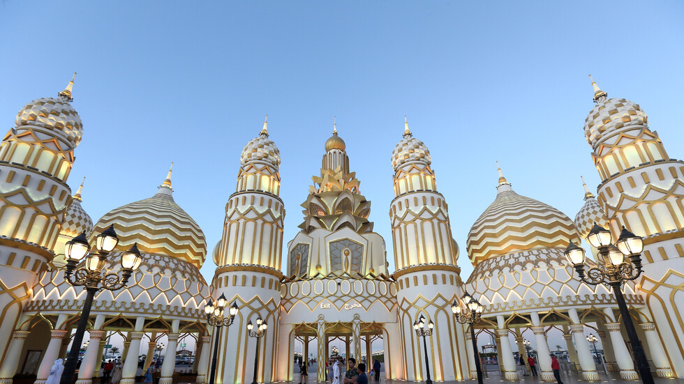 الإمارات تغلق الشواطئ والحدائق والمسابح ودور السينما وصالات الرياضة والمطاعم بسبب كورونا