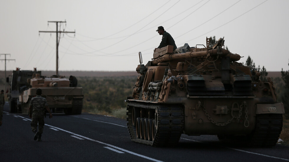 الجيش التركي يواصل تعزيز مواقعه شمالي سوريا بعد مقتل جنديين بهجوم شنته مجموعات متطرفة