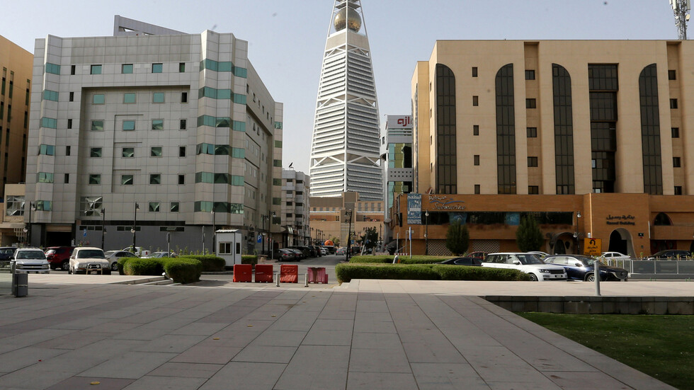 القطاعات المستثنية من حظر التجول في السعودية