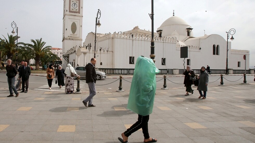 الجزائر.. البدء في استخدام دواء لعلاج المصابين بفيروس كورونا