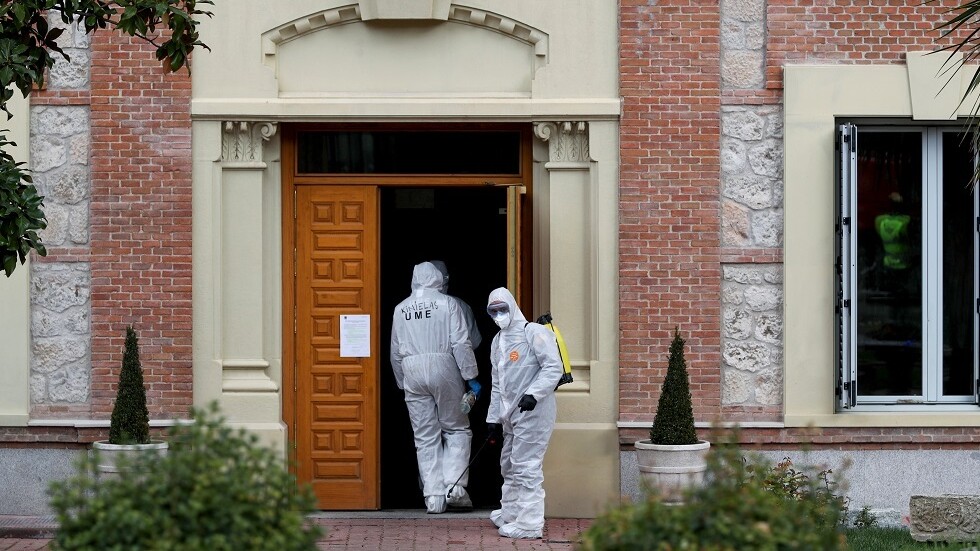 بعد تدخل الجيش.. وزيرة الدفاع الإسبانية تكشف عن كارثة في دور رعاية المسنين