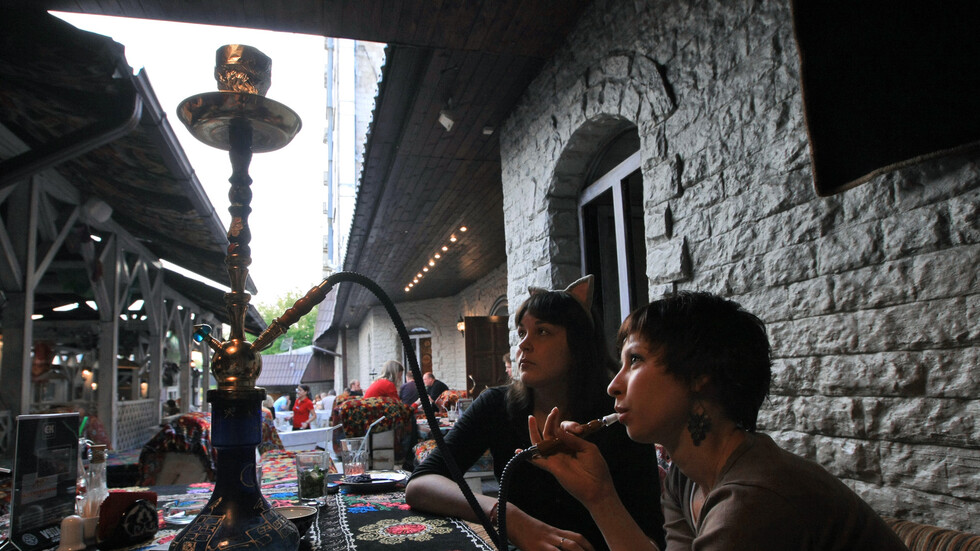 روسيا.. إغلاق النوادي الليلية ودور السينما ومنع تدخين النرجيلة