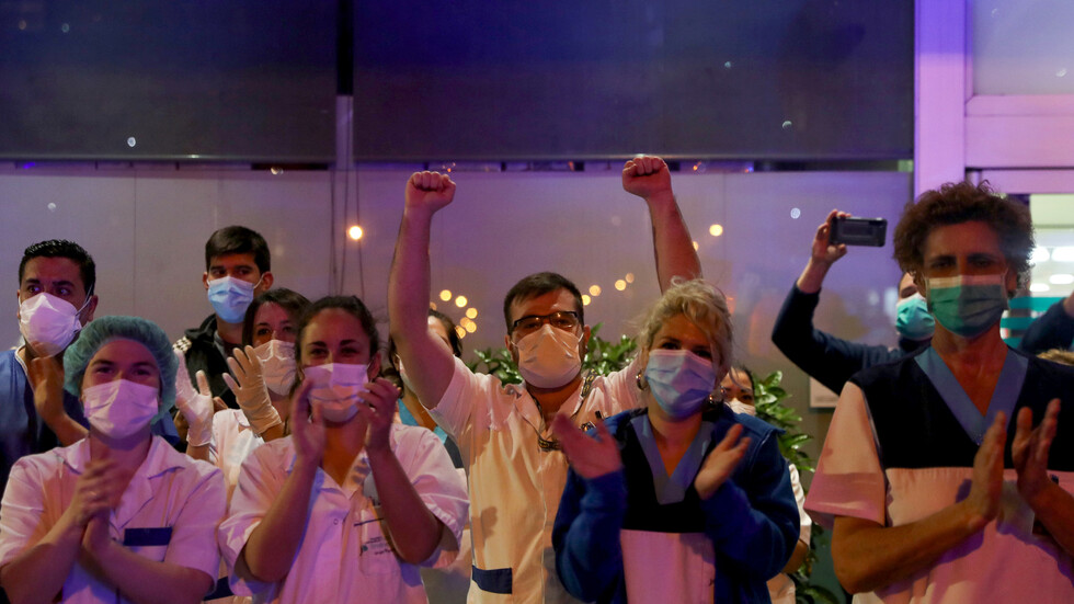 احتفاء في مستشفى بمدريد بأول حالة تعافي من الفيروس التاجي