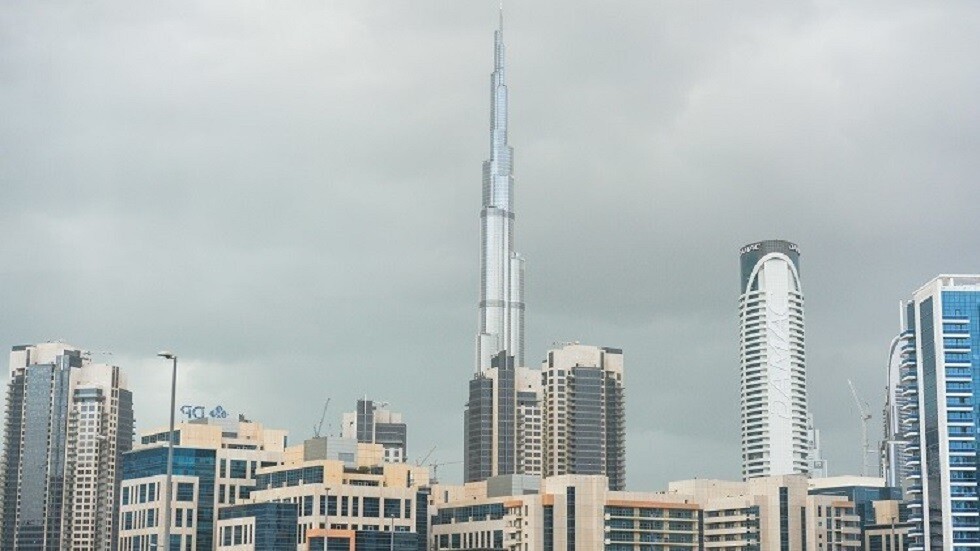 كيف أثر كورونا وانهيار النفط على الإمارات والسعودية؟