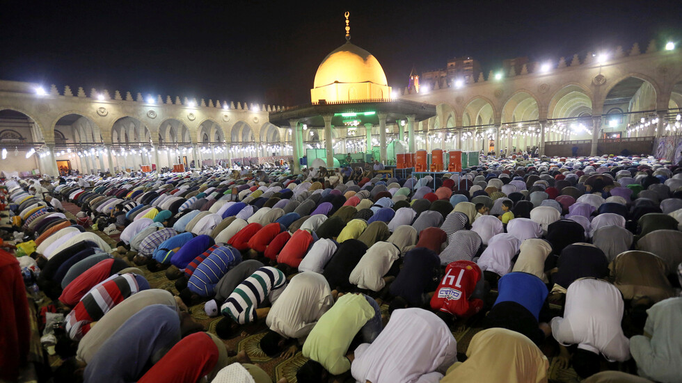 مصر.. البحوث الفلكية تكشف موعد أول أيام شهر رمضان وعيد الفطر