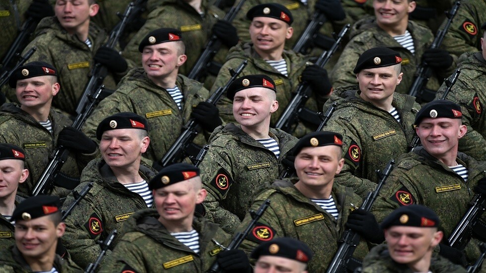 الدفاع الروسية تشدد إجراءات وقائية تجاه المشاركين في العرض العسكري