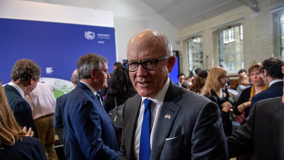 سفير أمريكي يتهم الصين بتعريض العالم للخطر عبر حجب المعلومات عن كورونا