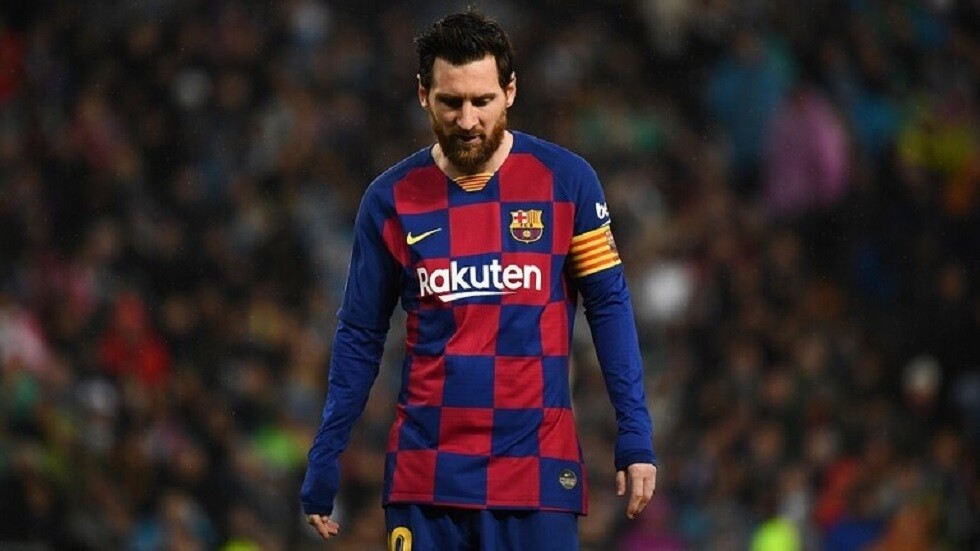 برشلونة يقرر تخفيض رواتب لاعبيه بمن فيهم ميسي