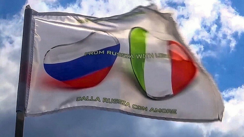 أخصائيون عسكريون روس يبدأون اليوم العمل على مكافحة كورونا في إيطاليا