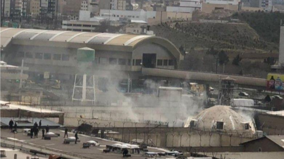 تمرد بين سجناء يطالبون بإفراج مؤقت خوفا من كورونا