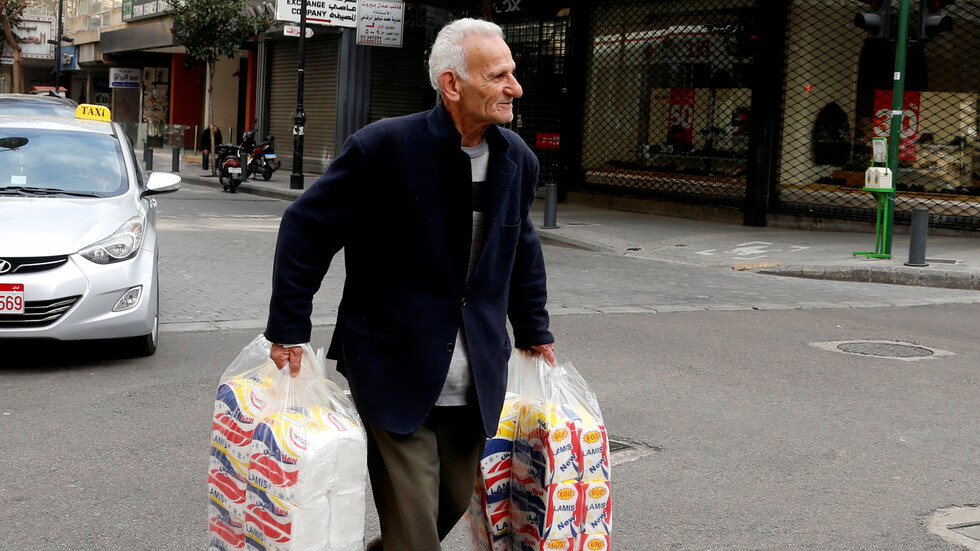 فيروس كورونا يعمّق الأزمة في لبنان
