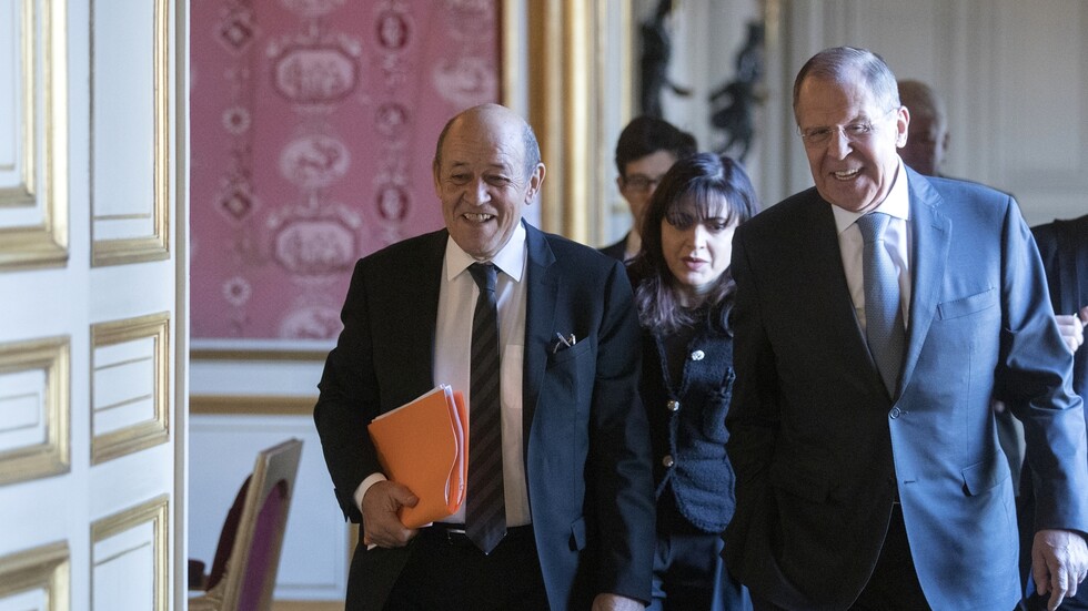 وزيرا خارجية روسيا وفرنسا يبحثان كورونا وقضايا دولية