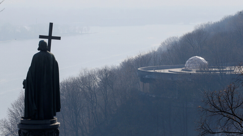 عدد الإصابات بكورونا في أوكرانيا  يتجاوز 300 والوفيات 8