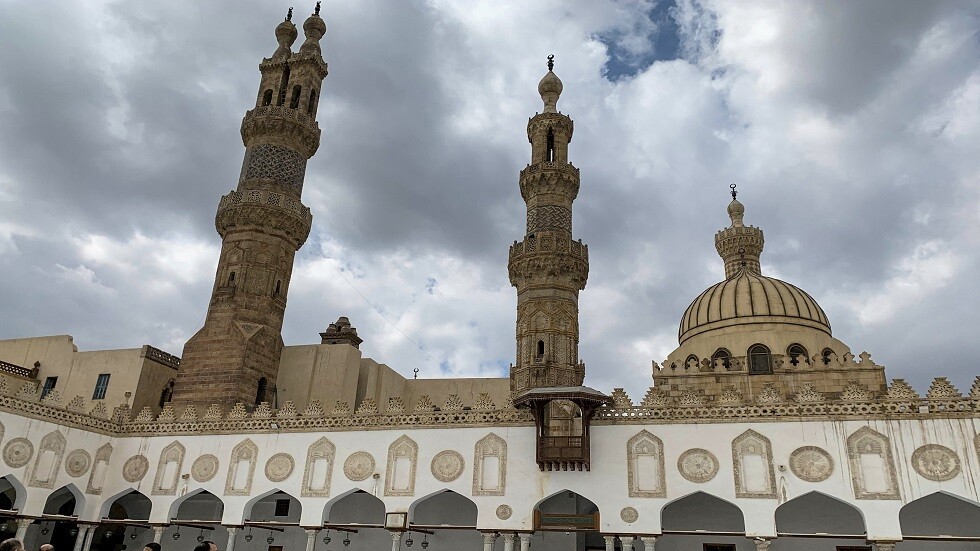 القوات المسلحة المصرية تجري عمليات تطهير من كورونا في مشيخة الأزهر
