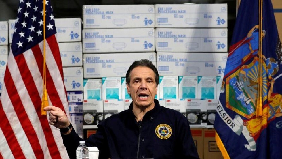 حاكم ولاية نيويورك: انخفاض عدد مرضى كورونا في المستشفيات إلى نحو 840 بعد أن تجاوز الألف أمس