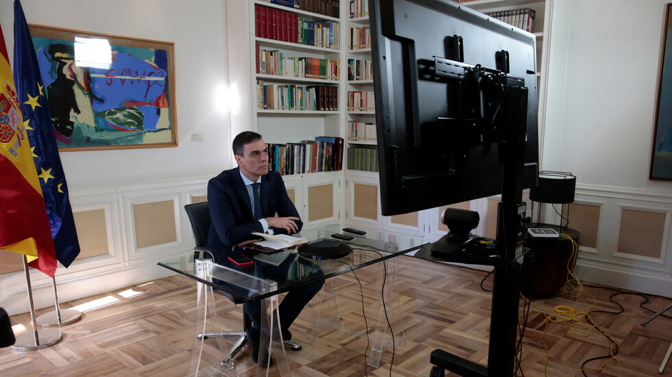 كورونا.. رئيس الوزراء الإسباني يعلّق عمل القطاعات الثانوية